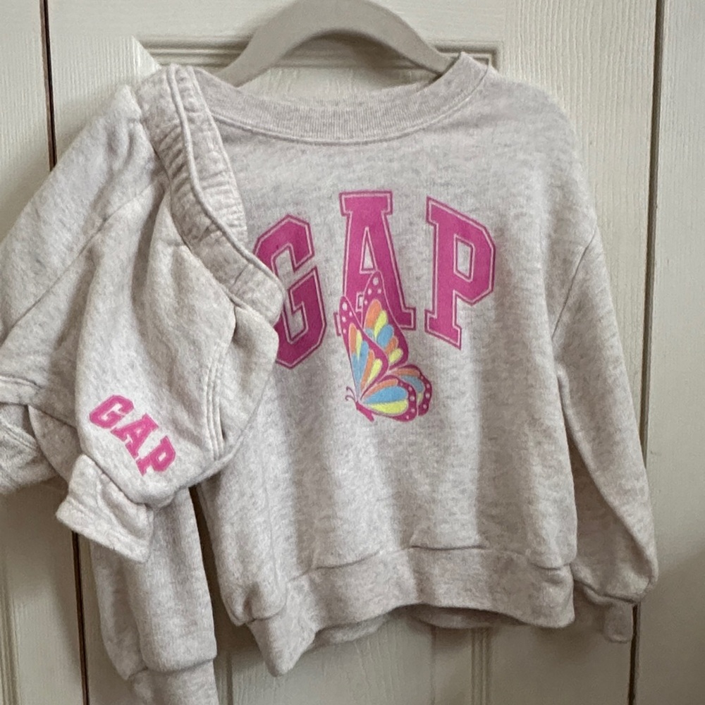 GAP Kids Gray Sweatshirt and short set with Pink Butterfly